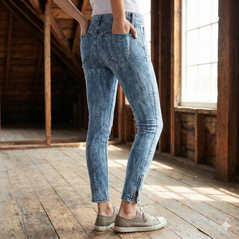 Free People Ankle Zip Skinny Jeans Reptile Snake Print Acid Wash, Size 26